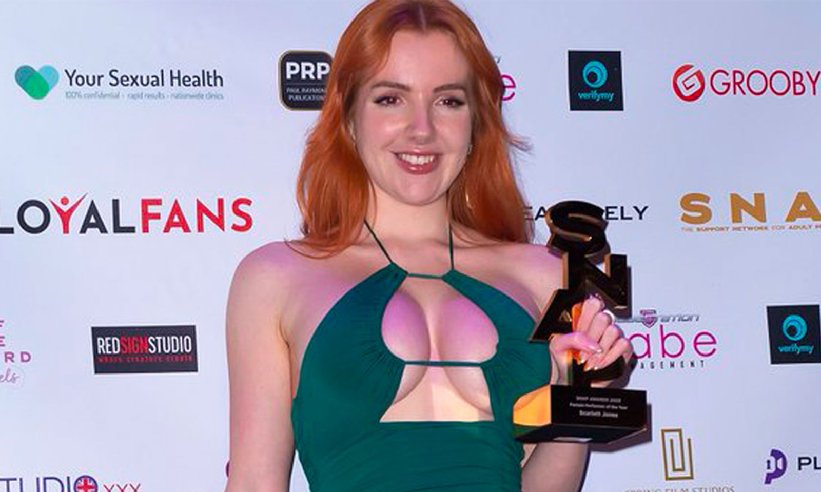 Scarlett Jones Wins UK SNAP Awards' Female Performer of the Year