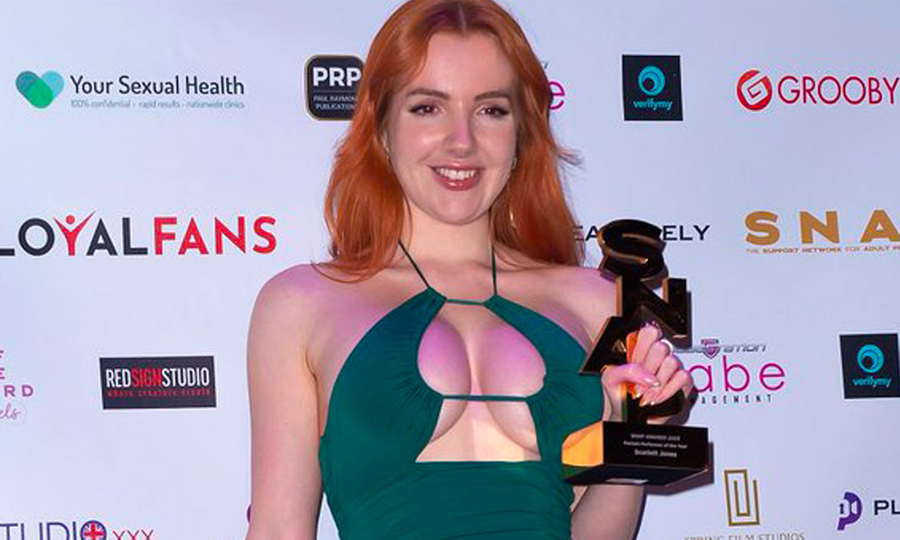 Scarlett Jones Wins UK SNAP Awards' Female Performer of the Year