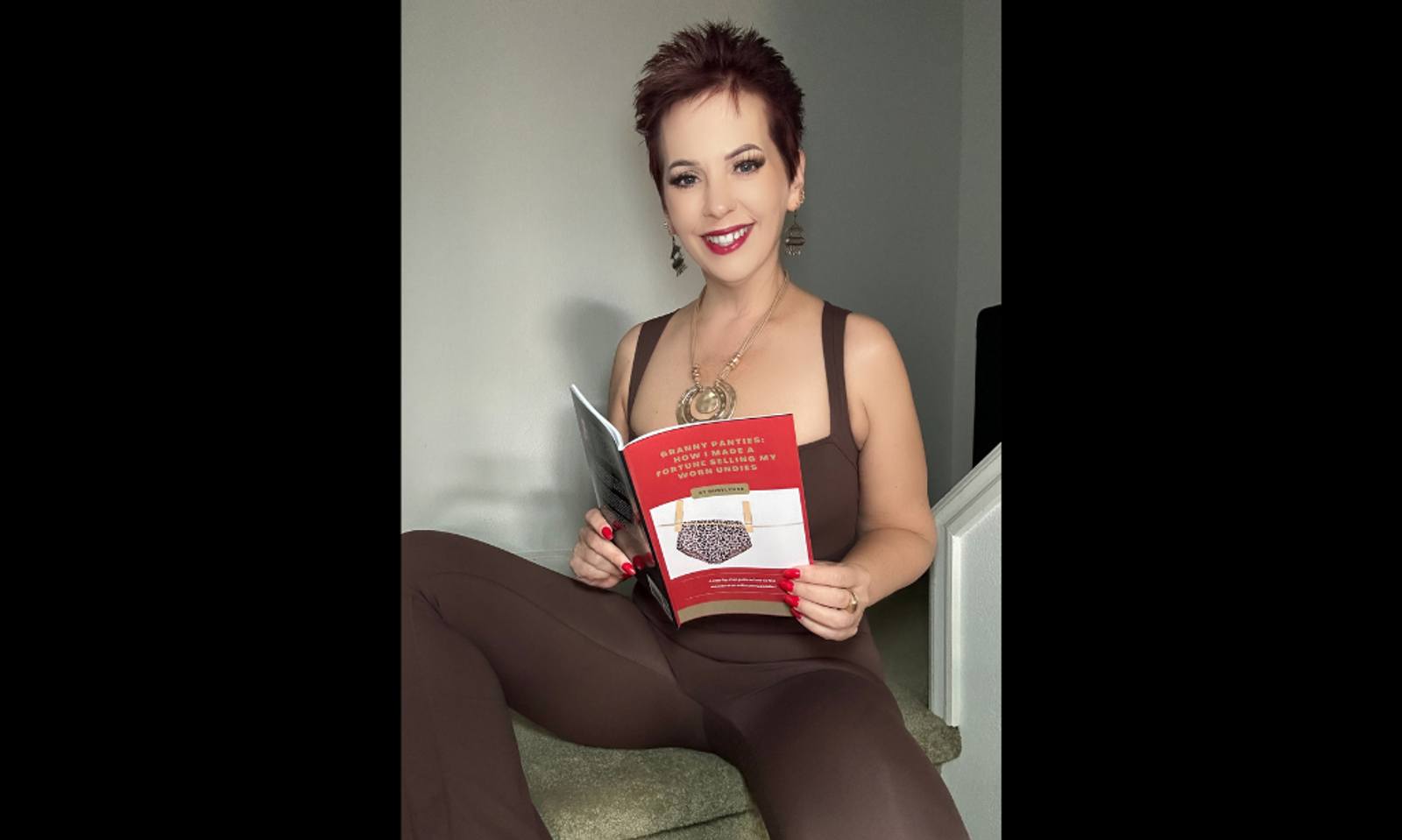 RubyLynne Offers Book 'Granny Panties' for a Holiday Gift Sale