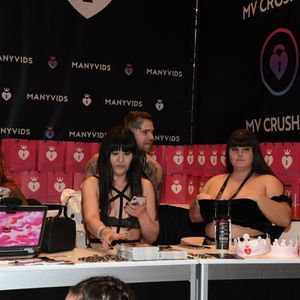 2020 AVN Expo - Chaturbate & ManyVids - Image 607866
