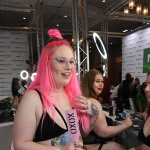 2020 AVN Expo - MyFreeCams - Image 607940