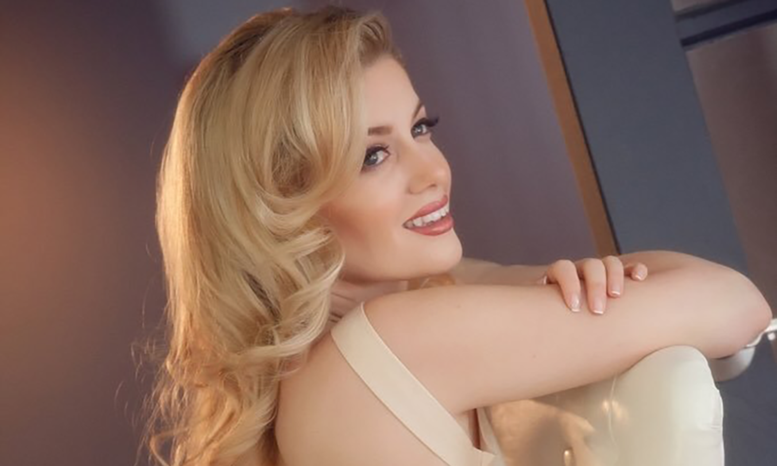 CAM4 Brand Ambassador Charlotte Stokely Treats Fans To Show Tues.