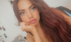 Sabina Rouge Signs New Contract With Cam4