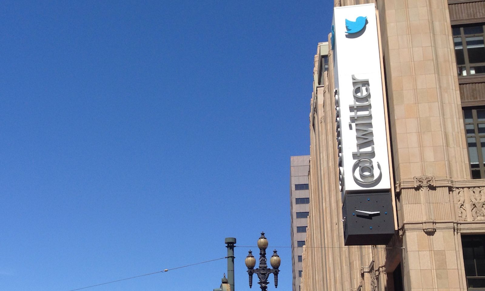 Reuters: Twitter Allowed 1,000 People To Access Internal Tools