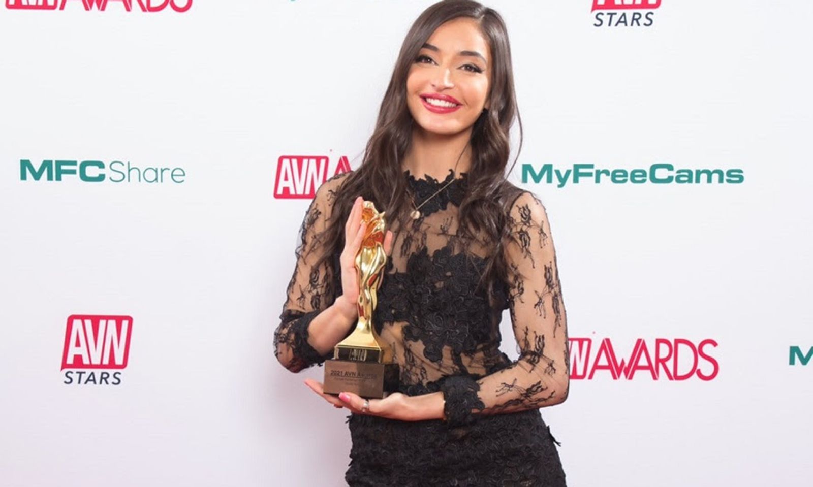 Emily Willis Wins Nine AVN Award Trophies