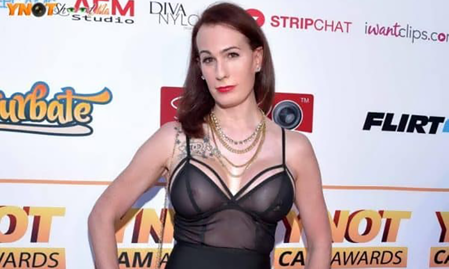 Julia Epiphany Gets CAM4 Viewer's Choice Trans Broadcaster Nod