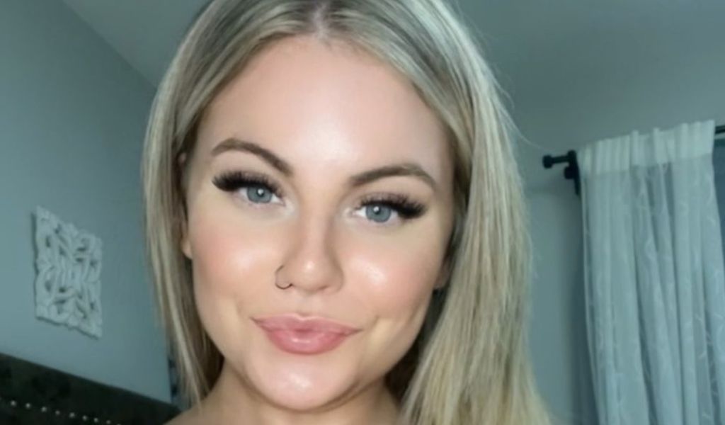 Cam Model Finny Releases New Scene With Newcomer Aria Six | AVN