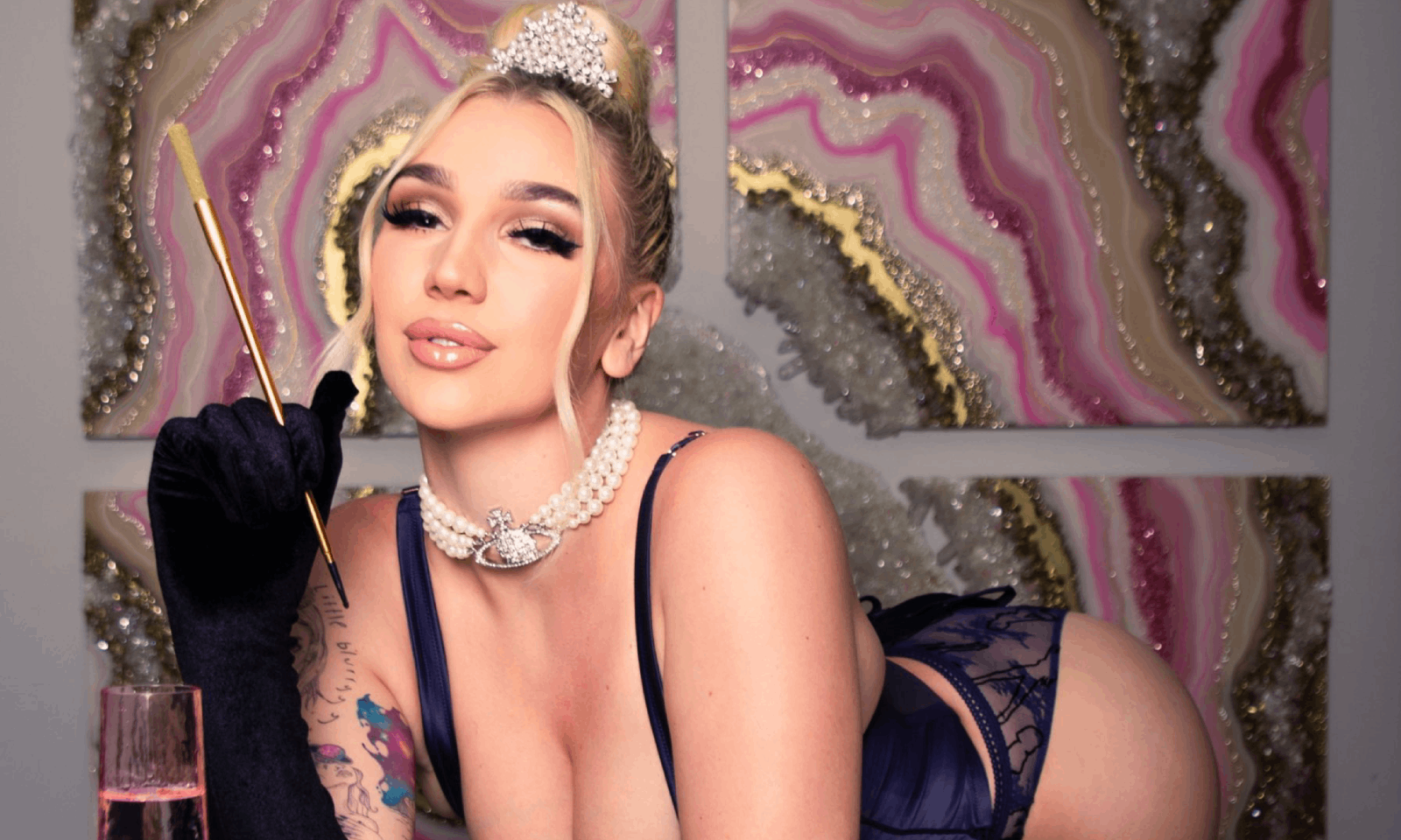 Kendra Sunderland Honors Silver Screen Icons in New Calendar | AVN