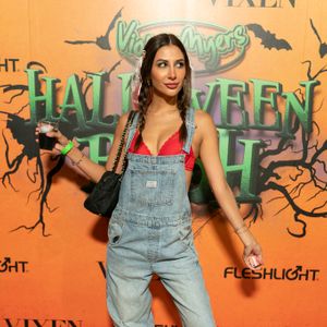 Violet Myers' Halloween Bash - Image 619015