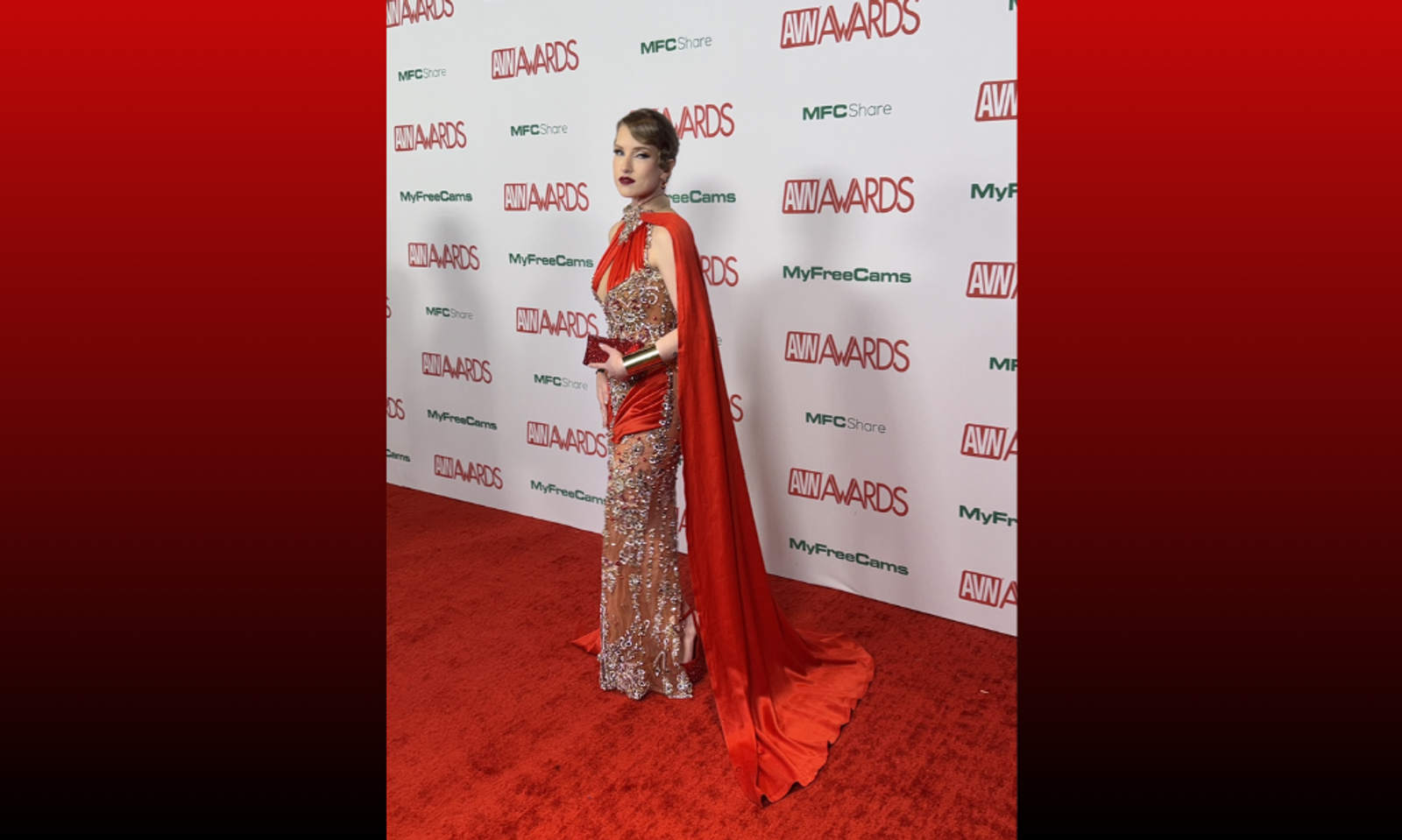 Octavia Red Wins Her First AVN Award