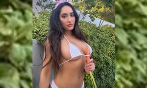 Chloe Amour Debuts New OnlyFans Content Bundle
