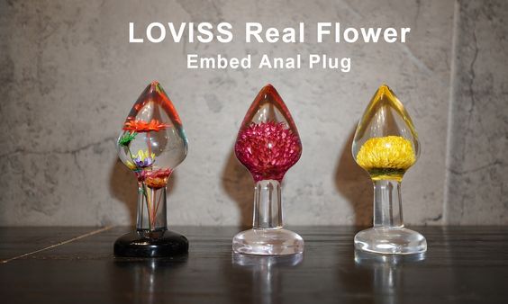 Loviss Debuts Flower-Embedded Clear Resin Plug