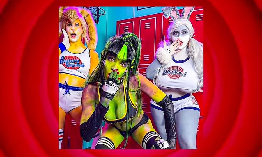 Little Puck Pays Homage to ‘Space Jam’ in Adult Cosplay Parody