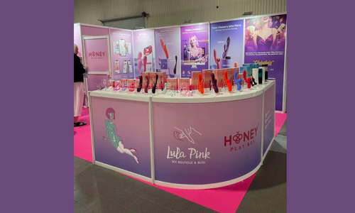 Honey Play Box Celebrates Success at Erochain Poland 2025