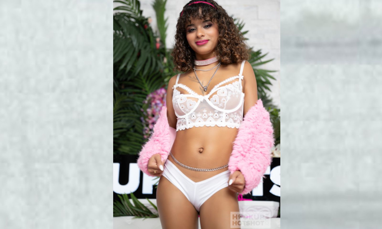 Newcomer Isabella Jules Makes Her Hookup Hotshot Debut