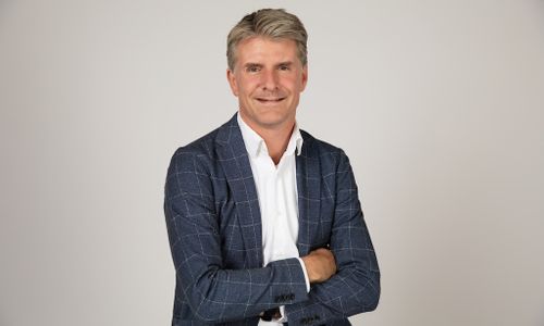 EQOM Announces Departure of CEO Marc van Boven