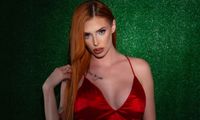 Newcomer Jessica Aaren Headlines at Family Strokes