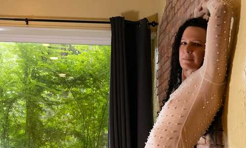 Beth McKenna Debuts 'Like Putty In Our Hands'