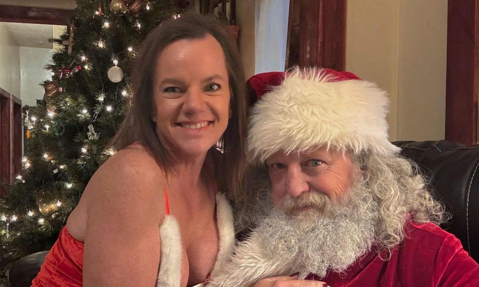 Ms. Amanda Celebrates With Christmas Eve Release ‘Santa’s Treat’