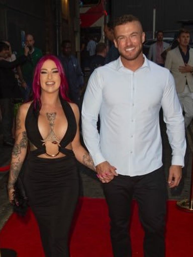 Hayley Quinn and Johnny Bravo