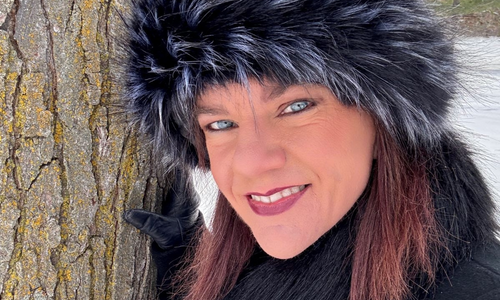 Ms. Amanda Kicks Off Holiday Sale on 2026 Calendar