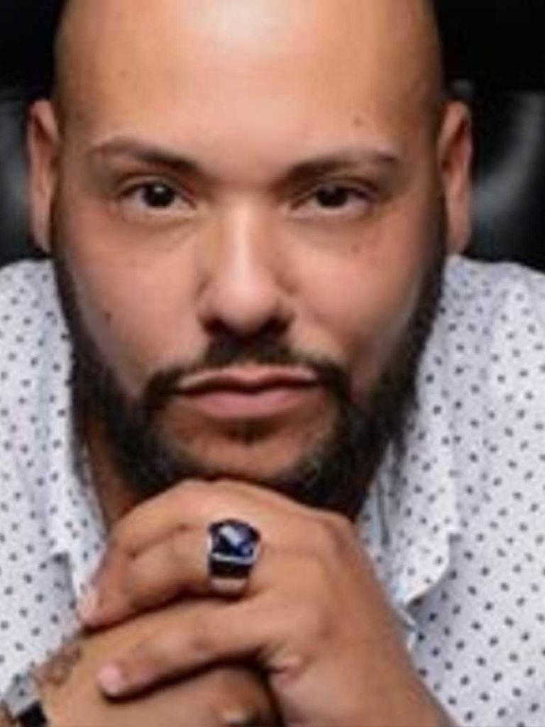 Josh Ortiz (Sex Well)