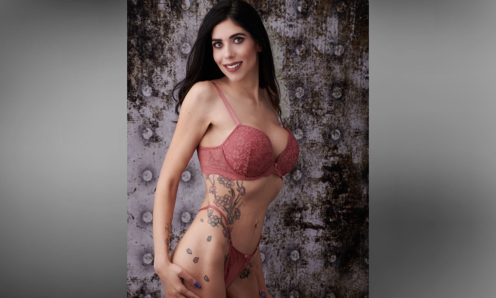 Anna Cummings Makes Glory Hole Swallow Debut