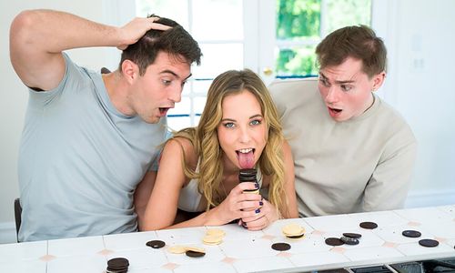 Millie Morgan Gets a Double Shot of Love at MomLover