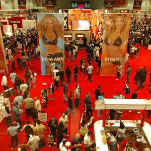 AVNInsider at Erotica LA 2005 - Day 3 - Image 10185