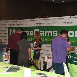 Cam Girls at AEE - Image 367401