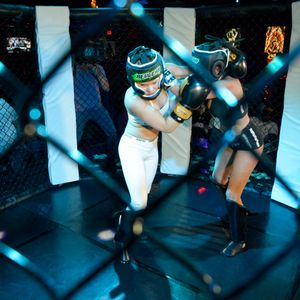 Caliente Cage Rage: Blaten Lee vs. Priya Rai - Image 539360