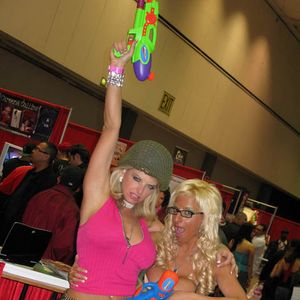 Vicky Vette and Friends at Adultcon 2010 - Image 128619