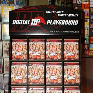 Digital Playground Stars Sign 'Body Heat' at Hustler Hollywood - Image 150582