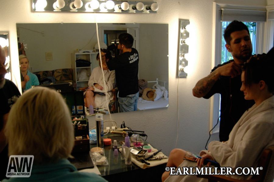 Behind the Scenes of Earl Miller's Pictures at an Exxxhibition