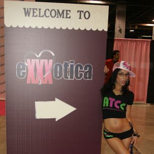 Tia Cyrus on the Road to Exxxotica - Image 183519