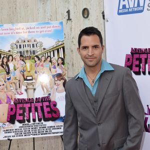 'Revenge of the Petites' World Premiere - Image 224811