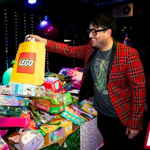 Ivan & Ricky Greenwood Host Xmas Toy Drive - Image 638893