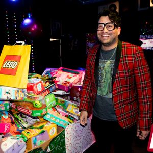 Ivan & Ricky Greenwood Host Xmas Toy Drive - Image 638896