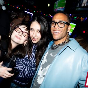 Ivan & Ricky Greenwood Host Xmas Toy Drive - Image 638899