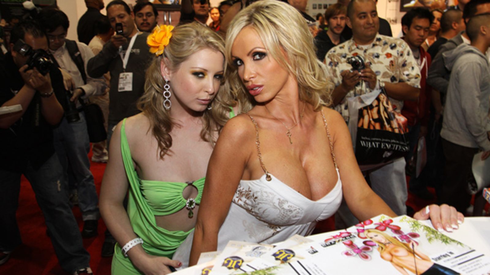 Erotica LA 2009 Gets Off to Sizzling Start | AVN