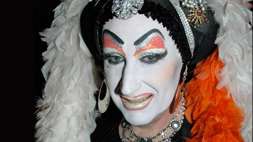 Sister Roma to Host Red Carpet at Grabbys