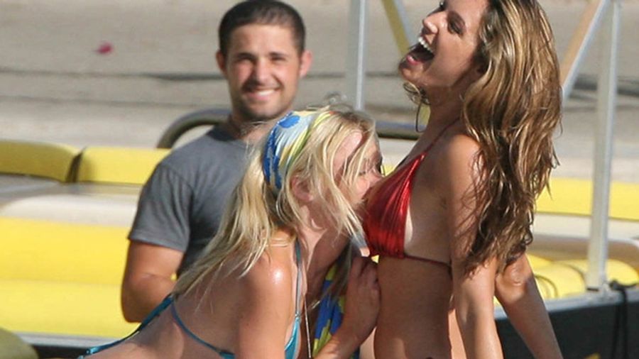 Motorboating w/ Riley Steele & actress Kelly Brook on 'Piranha' Set