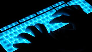 Mayor Resigns After Emailing Nude Pics to Cop in Bingo Parlor