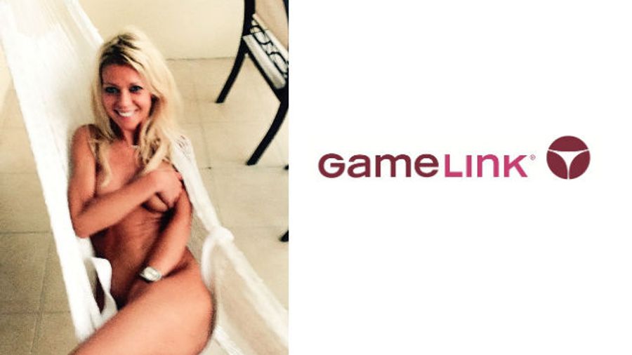 Gamelink Dangles a Cool Mil In Front of Tara Reid