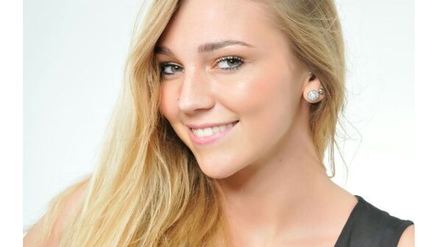 Kendra Sunderland Lands Contract with Penthouse