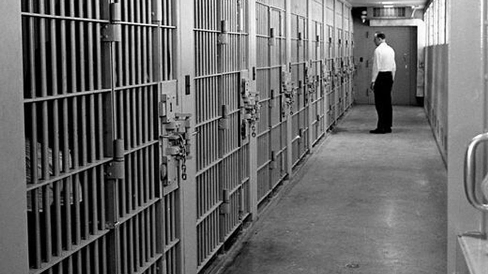 Chicago Public Defenders Don't Like Seeing Prisoners Masturbate