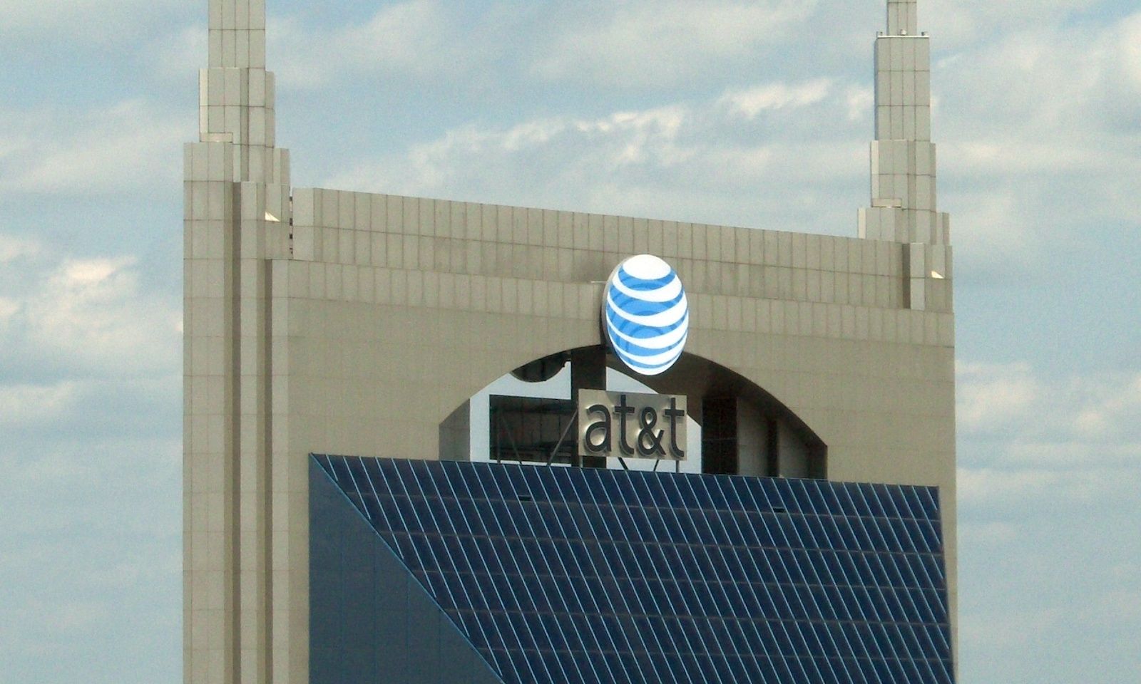 Net Neutrality: AT&T May Push SCOTUS to Kill Final Net Safeguard