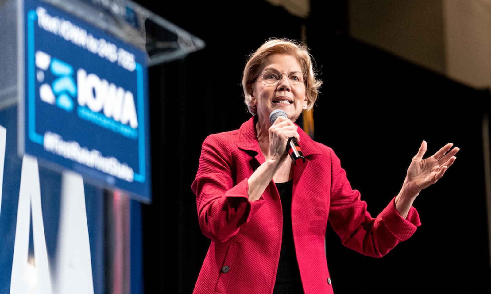 Dem Candidate Elizabeth Warren Vows To Restore Net Neutrality