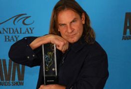 Evan Stone Nabs Male Performer of the Year Award