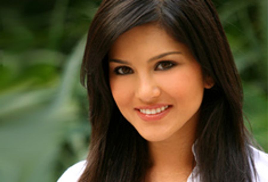 Sunny Leone to Appear in Bollywood Film